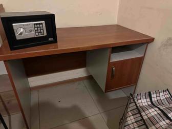 Столы для офиса , универсальные