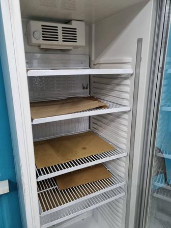 Продам холодильную витрину Artel