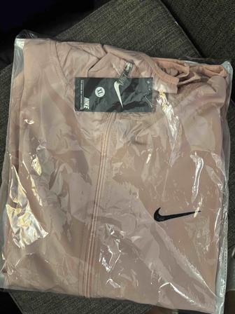 Продаю спортивные костюмы Nike(ветровка,шорты)