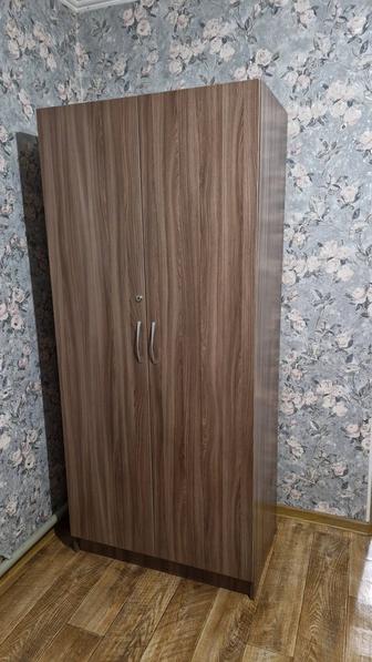 Шкаф и кровать с матрасом