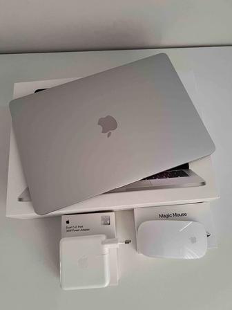 Продам Ноутбук Apple MacBook Pro 13 2022 13.3 / 8 Гб / SSD 512 Гб / macOS