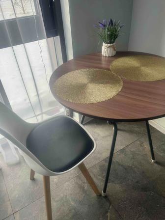 Продам стол и стулья