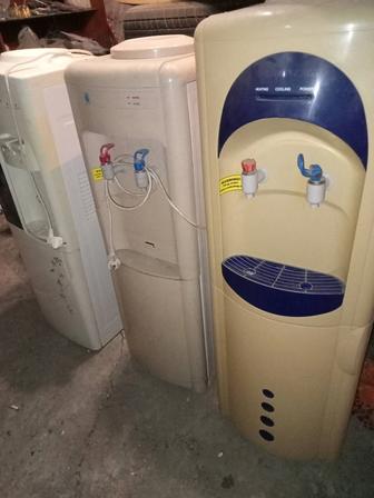 Продам кулеры для воды 3 шт требуется незначительный ремонт.