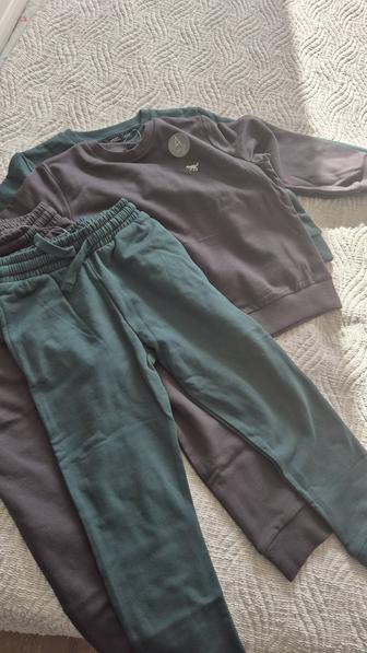 Трикотажные утепленные костюмы на мальчика 6-7лет рост 116-122 см.