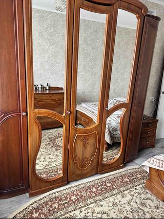 Продается спальный гарнитур