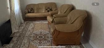 Продается белорусский диван с двумя креслами