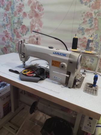 Продам швейную машинку