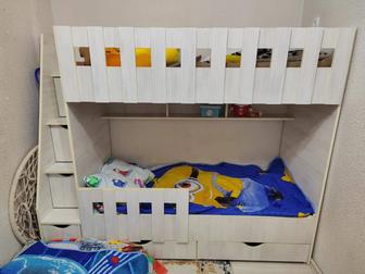 Детская двухъярусная кровать