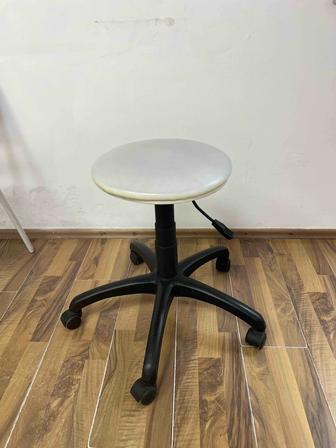 Продам стульчик крутящейся.