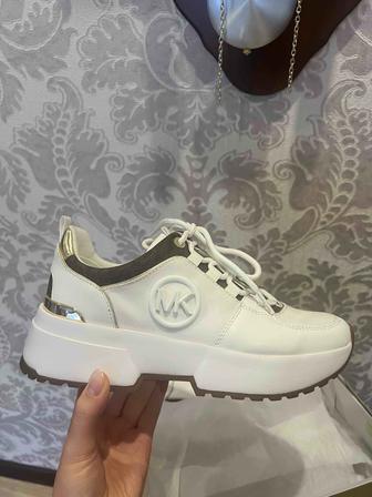 Продам кроссовки Michael Kors