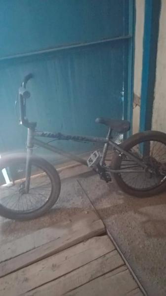 Продам почти новый велосипед BMX трюковой