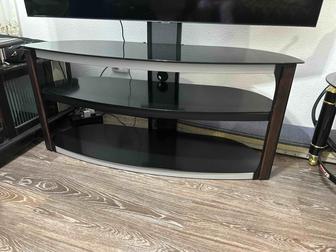 Продам подставку под телевизор. Размер 132 на 48 см.