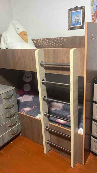 Продам кровать детскую двухярусную