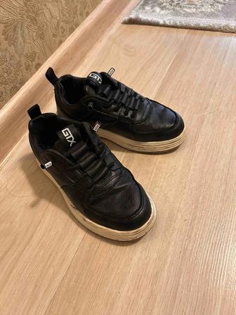 Продам кроссовки