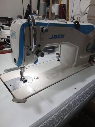 Продам промышленную швейную машину Jack A2