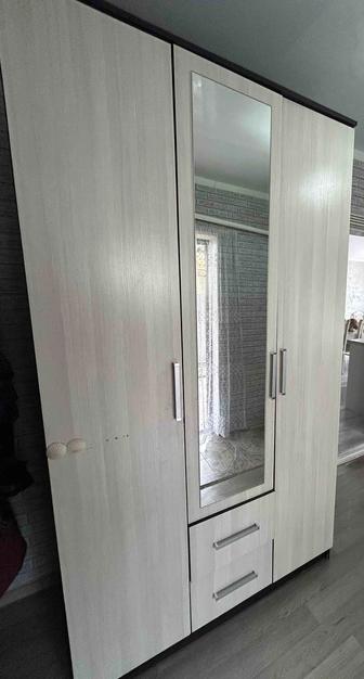 Продам шкаф в прихожую