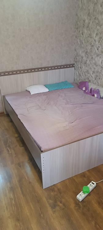 Отдам двуспальную кровать