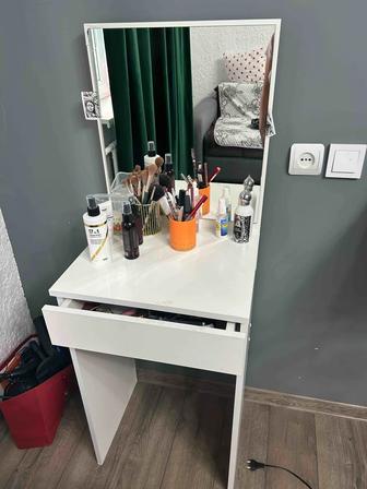 Туалетный столик