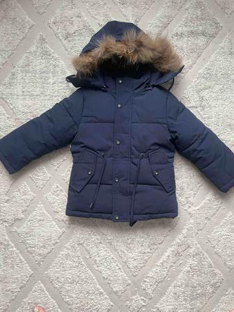 Зимняя куртка на мальчика почти новая. на синтепоне. но супертеплая.