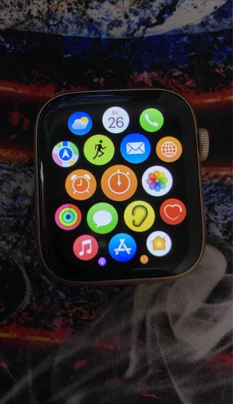 Продам Apple watch 4 44 mm новый аккумулятор 100%. Торг