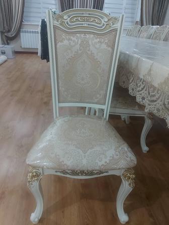 Стол и стулья