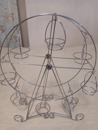 Подставка под капкейки или пирожные, десерты. В виде карусели. Практически