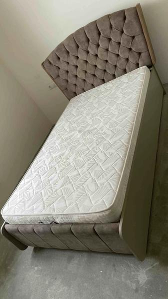 Спальный кровать