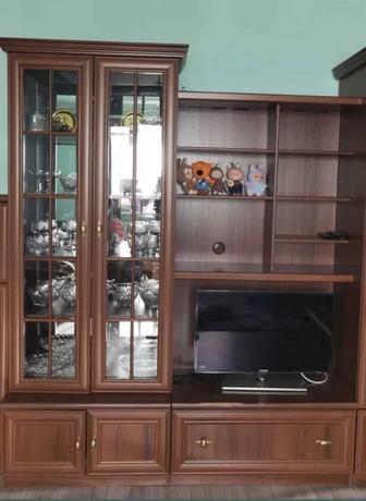 Отдам сервант для книг, посуды безоплатно