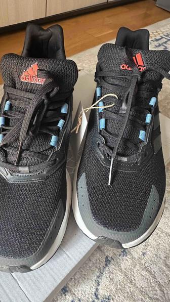 Кроссовки Adidas срочно Продам