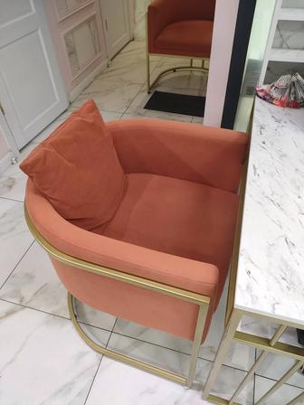 Продам кресло оранжевое