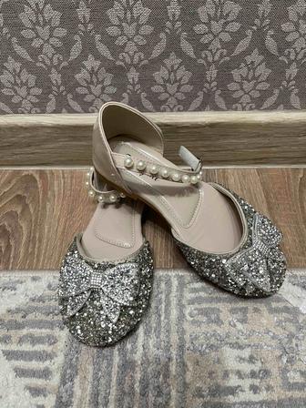 Нарядные туфли для девочек