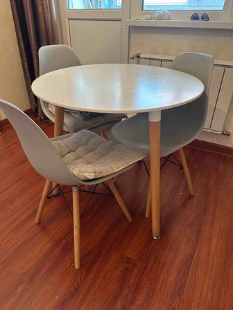 Продам стол и стулья