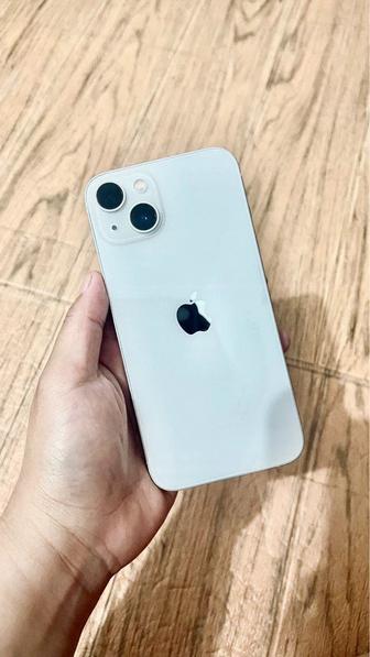 iPhone 13 с адаптером