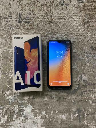 Продам смартфон Samsung A10 б/у
