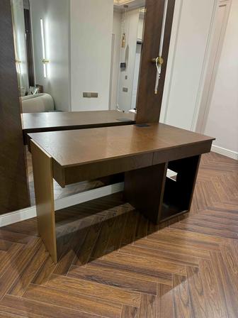 Продам дизайнерский стол из ШПОНА новый