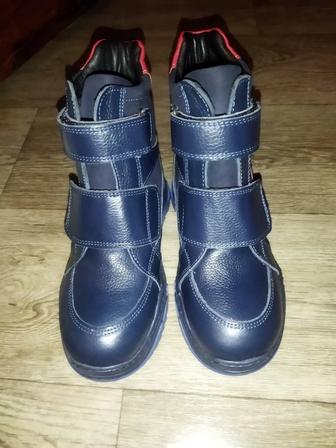 Продам новые детские кожаные сапоги, ботинки