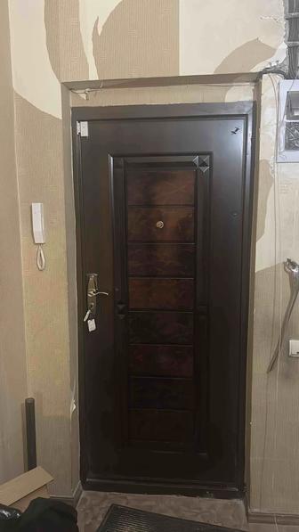Продам металлическую дверь