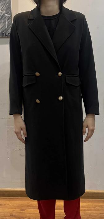 Пальто черного цвета