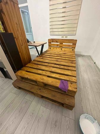 Продам кровать самодельную из поддонов