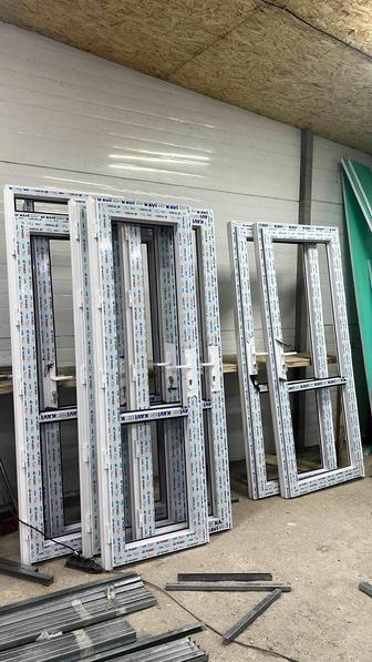 Пластиковые двери