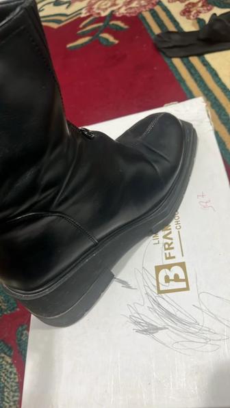 Продам полусапожки зимние натуралка носила 1 сезон скала не высокая 37 рр