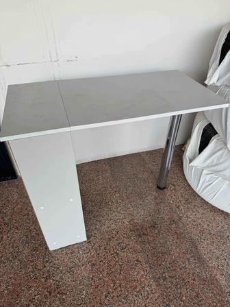 Продам рабочий/ маникюрный стол