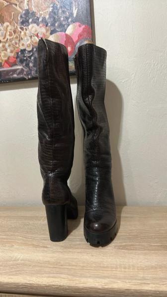 Сапоги лакированные кожа размер 39 на 38 на стройную ножку б/у