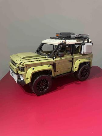 Конструктор Lego. Land Rover Defender.
