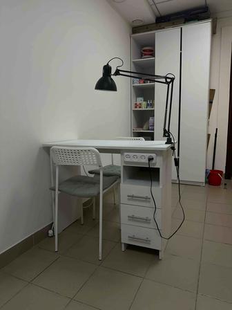 Стол для мастера маникюра в аренду