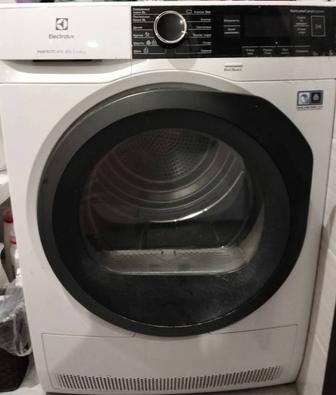 Сушильная машина Electrolux PerfectCare 800 идеальное состояние