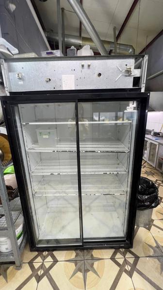 Продам холодильник витрина