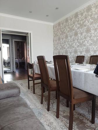 Стол и стулья