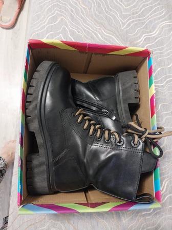 Продаю осенние ботинки