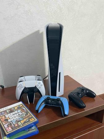 Продаю ps 5 с дисководом. 4 джойстика. 1 gb
